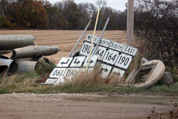 Old route markers off STH-164 and STH-190